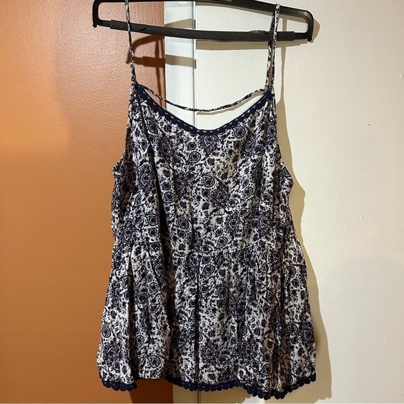 Torrid Blue and White Paisley Tank Cami Size 3 (22/24) - Picture 1 of 4